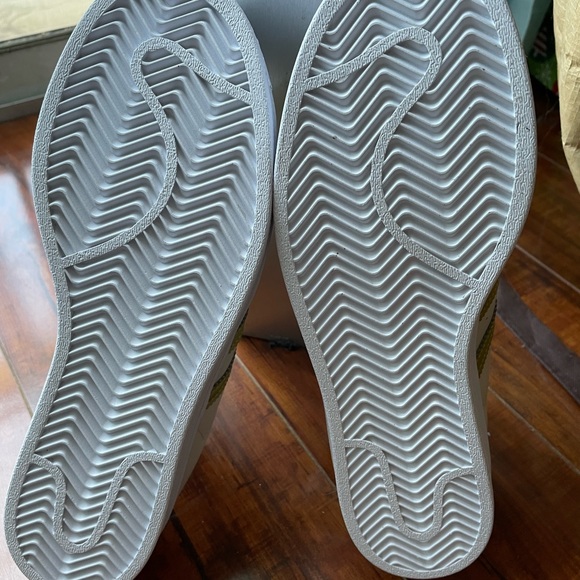 NWOT Adidas White and Gold Backless/Clog/Croc Style Sneakers Size 7 - Picture 4 of 6